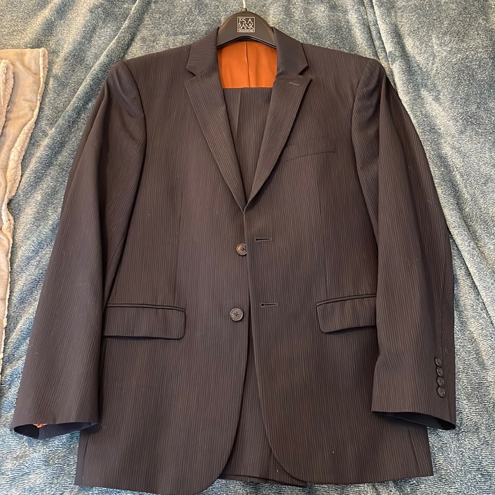 Jos A Bank two-piece navy blue suit. Great condition!